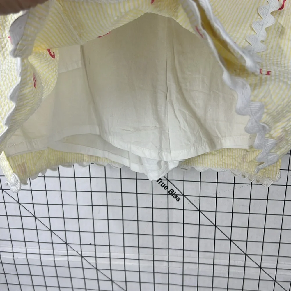 LILLY PULITZER YELLOW & WHITE SEERSUCKER HORSESHOE Ric rac border SKORT 8 - Picture 9 of 11